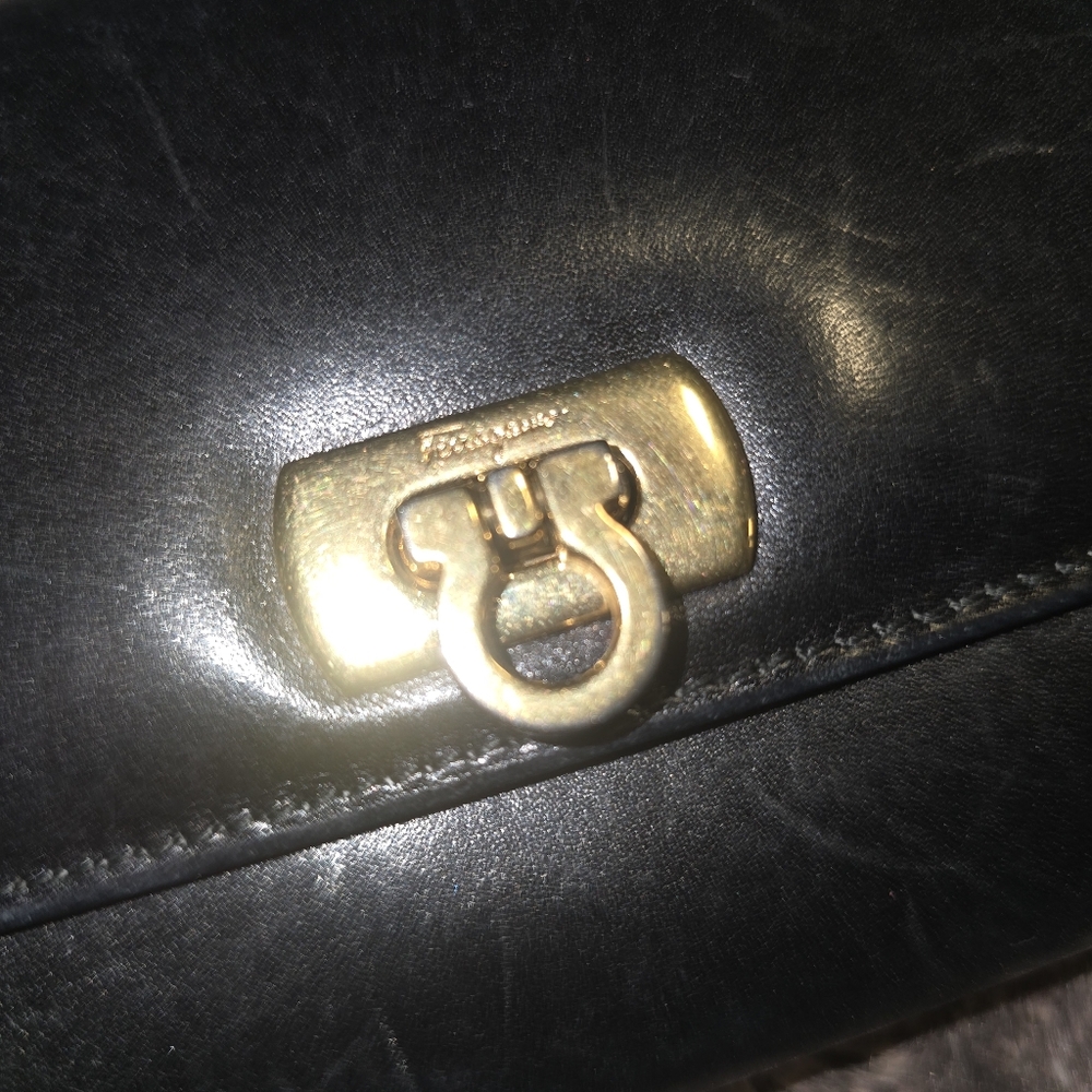 Salvatore Ferragamo Tri Fold Gancini Wallet Black - Picture 2 of 8